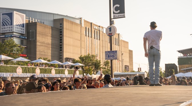 Review: Thomas Rhett and Chase Rice Shine at Windy City Smokeout’s Opening Night