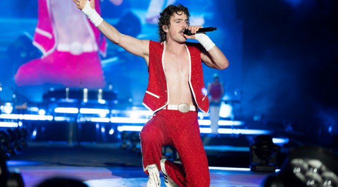 Benson Boone Set to Bring His “American Heart Tour” to the United Center this Saturday